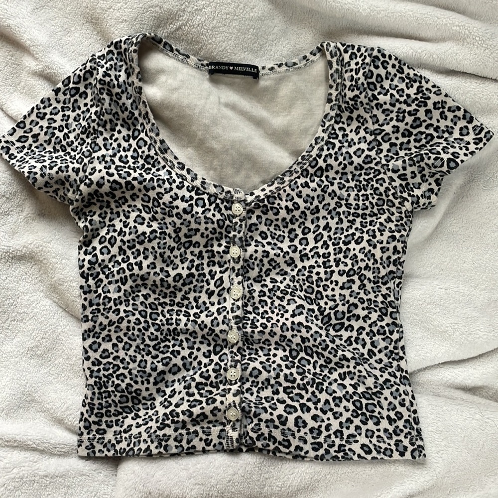 Brandy Melville leopard print tee